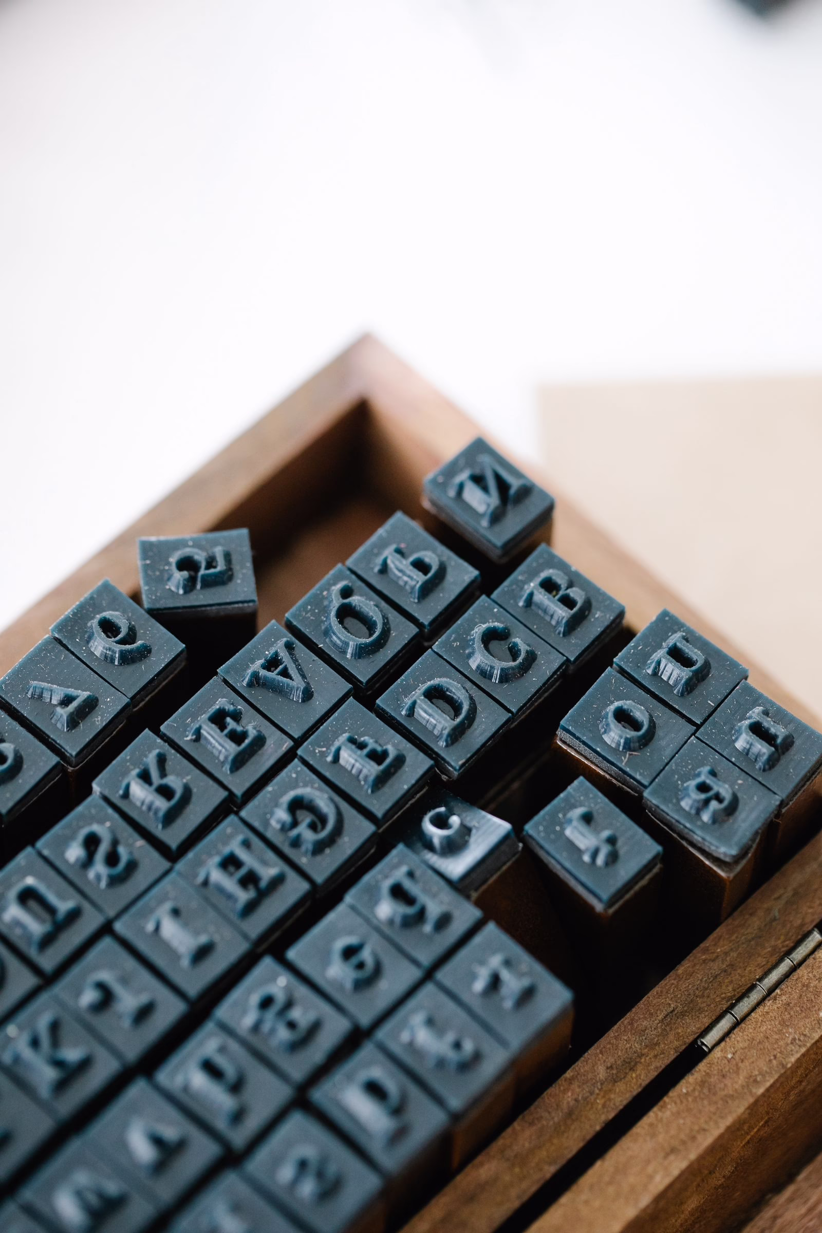 Sellos de letterpress en caja de madera