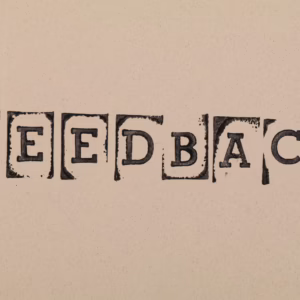 Papel texturado con letras impresas